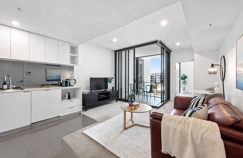 South Brisbane Apartment | Resort-Style Living! ~ 1Bed/1Bath/1Car