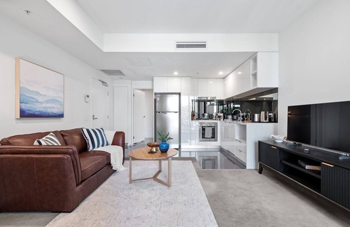 South Brisbane Apartment | Resort-Style Living! ~ 1Bed/1Bath/1Car