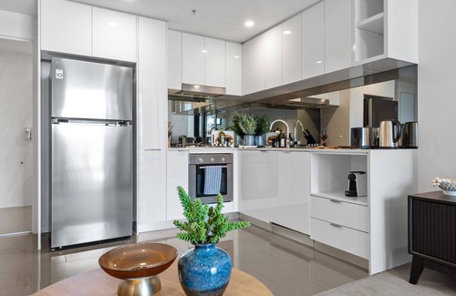South Brisbane Apartment | Resort-Style Living! ~ 1Bed/1Bath/1Car