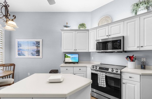 Bonita Springs House | Resort style living in this charming Bonita Springs home - Hunter Ridge