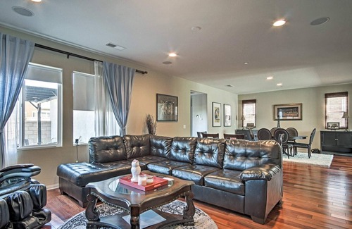 Fontana House | Resort style living with fitness and sport courts for vacations or professionals