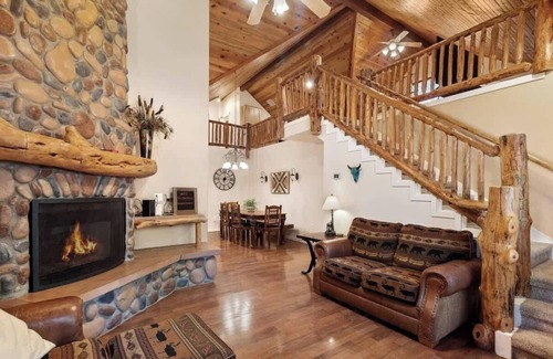 Pinetop House | Resort Style Pine Top Cabin | Deck Views | Sleeps