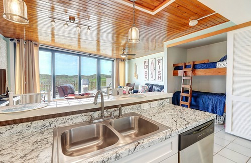 Port Aransas Condo | Resort Style Pools | Private Beach Access | MP102
