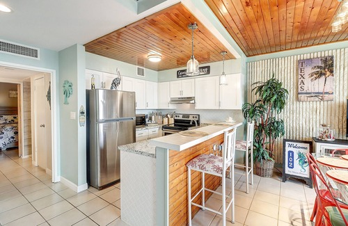 Port Aransas Condo | Resort Style Pools | Private Beach Access | MP102