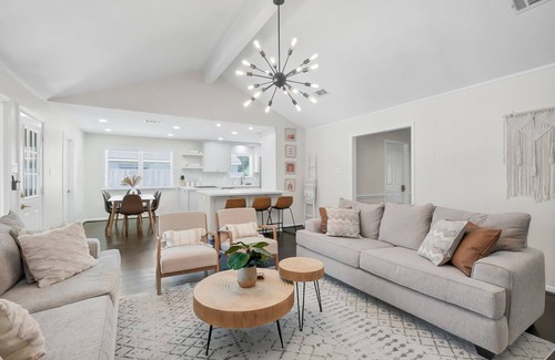 Jersey Village House | Resort-style Retreat W/Jacuzzi & Gaming