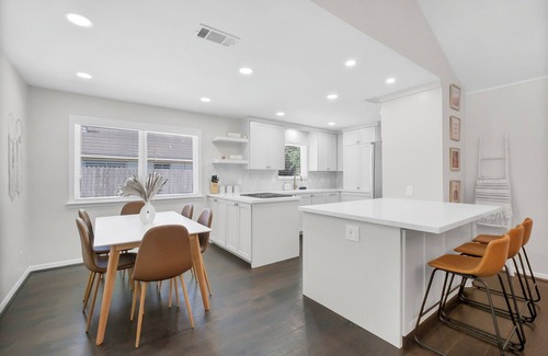 Jersey Village House | Resort-style Retreat W/Jacuzzi & Gaming