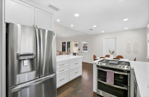 Jersey Village House | Resort-style Retreat W/Jacuzzi & Gaming