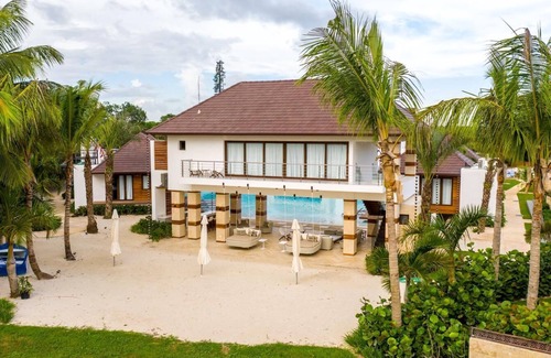 Casa de Campo Villa | Resort Style Villa with Swim Up Bungalows in Casa De Campo