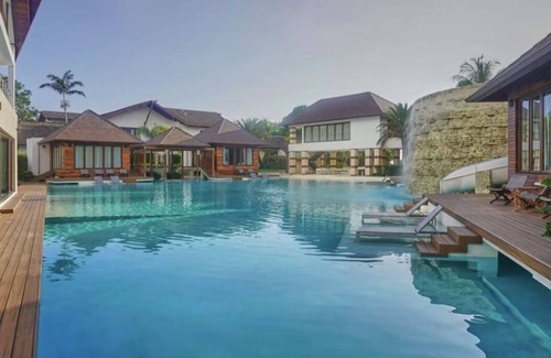 Casa de Campo Villa | Resort Style Villa with Swim Up Bungalows in Casa De Campo