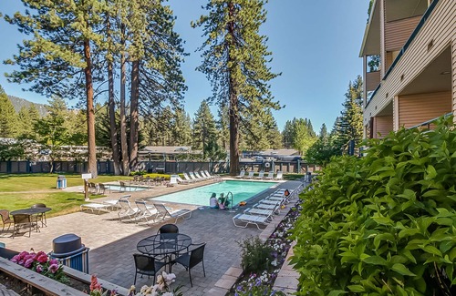 South Lake Tahoe House | Resort townhome with private beach access & lakefront pool