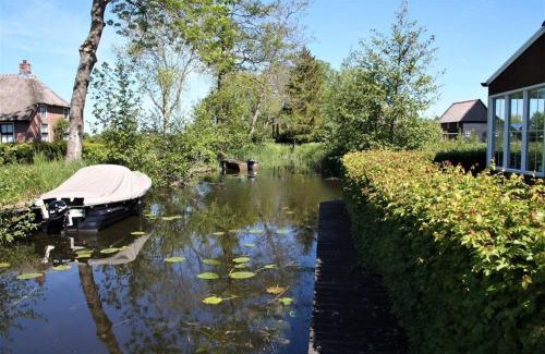 Giethoorn Ski Chalet | Resort Venetie Chalet nr.42