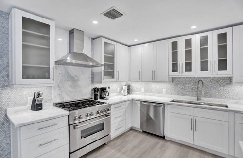Pompano Beach Villa | Resort Villa Compound 7BR 2 Houses In One HTD Pool