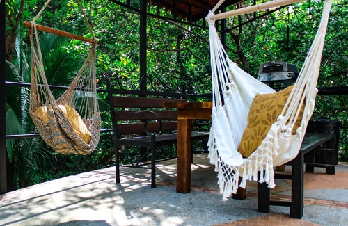 Paraiso Villa | Resort With 3 Casitas And a Beautiful Pool Minutes Away From World-Class Surf