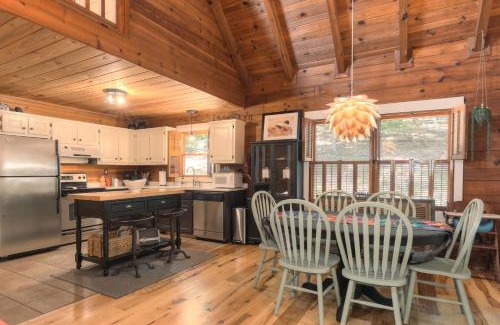 Big Canoe House | Respite at Big Canoe - Wood-burning fireplace bright interiors Wifi