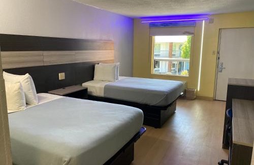 Ferry Pass Hotel | Rest and Relax Inn