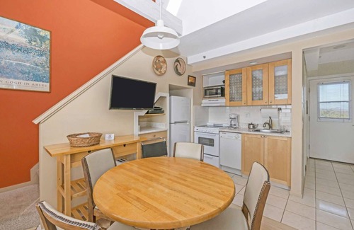 Napeague Apartment | Restful 1BR w/Loft,Top Floor & Close to the Beach