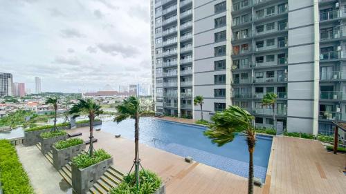 Jakarta Apartment | Restful and Modern 3BR at Daan Mogot City Apartment By Travelio