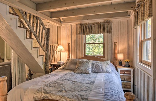 Cleveland Cabin | Restful Creekside Retreat by Table Rock State Park