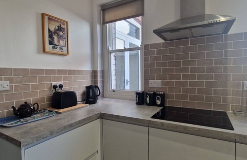 Clifton Apartment | Restful Harbourside Apartment with Garden