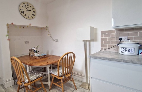 Clifton Apartment | Restful Harbourside Apartment with Garden