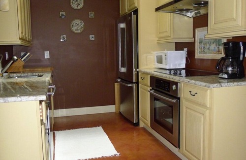 Wabasso Beach Condo | Restful, luxurious beach retreat with fitness room and WiFi in Vero Beach