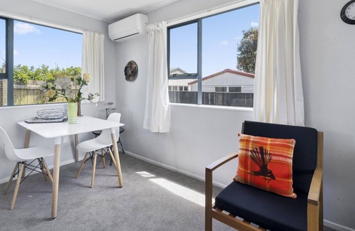 Waikanae House | Restful on Rutherford - Waikanae Beach Holiday Home