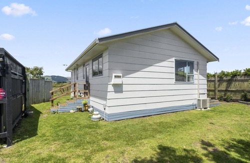 Waikanae House | Restful on Rutherford - Waikanae Beach Holiday Home