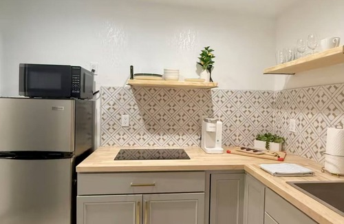 Largo Apartment | Restful Palms – Cozy Studio Near Clearwater & St. Pete Beaches