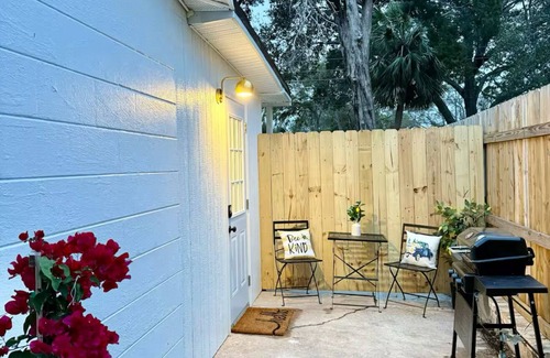 Largo Apartment | Restful Palms – Cozy Studio Near Clearwater & St. Pete Beaches