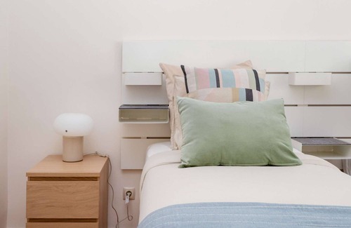 Alto do Pina Apartment | Restful Trendy Room | Shared Apartment