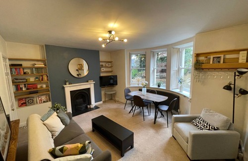 Bristol Apartment | Restful Victorian Apartment with Garden and Deck
