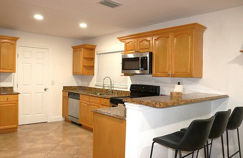 Limona Improvement House | Resting Oak-2bed/2bath full home with laundry and mini golf in Brandon