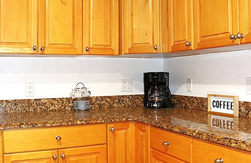 Limona Improvement House | Resting Oak-2bed/2bath full home with laundry and mini golf in Brandon