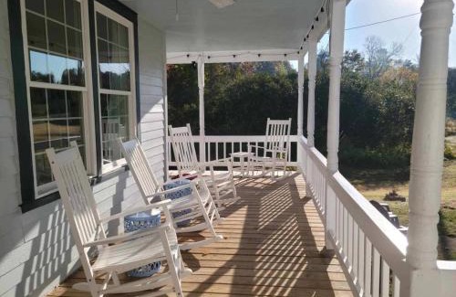 Roseland House | Restored 1900s Historic Home - Jonesboro, VA