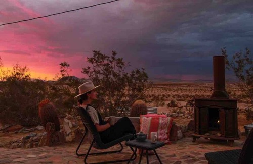 Wonder Valley Cabin | Restored 1940s Hideaway, 10 Acres, Forever Views, Hot Tub, 15 mins to park