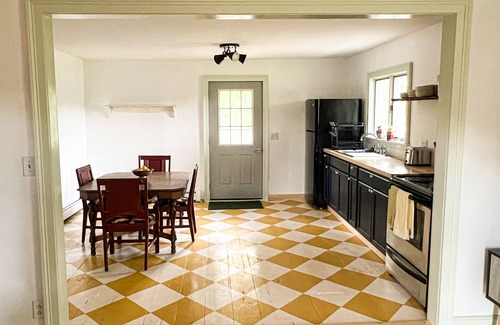 Hollowville Apartment | Restored 19th century farmhouse apartment 2 -charming farmland and town culture!