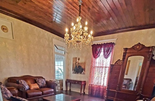 Mc Dougal House | RESTORED AND UPDATED HISTORIC HOME