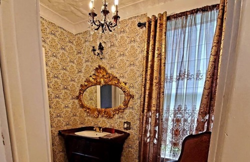 Mc Dougal House | RESTORED AND UPDATED HISTORIC HOME