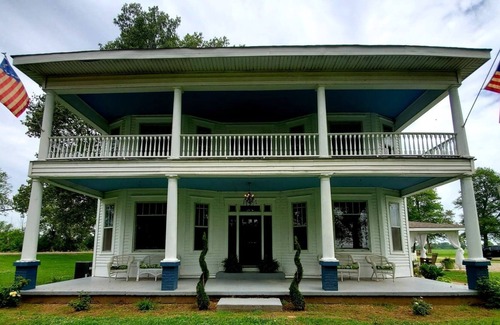 Mc Dougal House | RESTORED AND UPDATED HISTORIC HOME