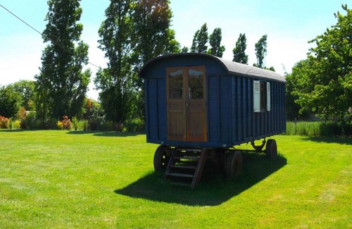 Prunay-Cassereau Cottage | Restored country house near trails and picturesque villages
