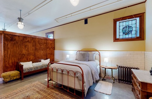 Nob Hill House | Restored, dog-friendly, historical landmark with pool table & prime location