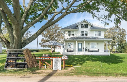 Cutchogue House | Restored Farmhouse in The Heart of Wine and Farm Country