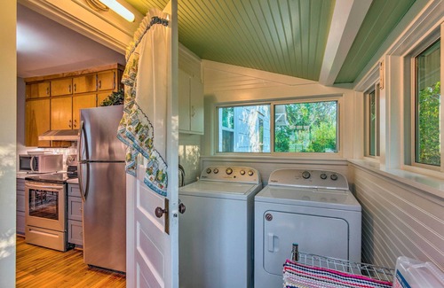Mars Hill House | Restored Mars Hill Home on 1 Acre: Walk to Town!