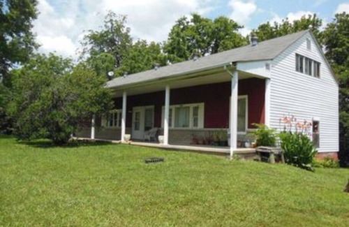 Knoxville House | Restored Schoolhouse near Downtown & UT Campus