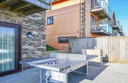 Winnard's Perch Ski Chalet | Retallack Resort - ‘Snug with Games Room & Hot Tub for 12