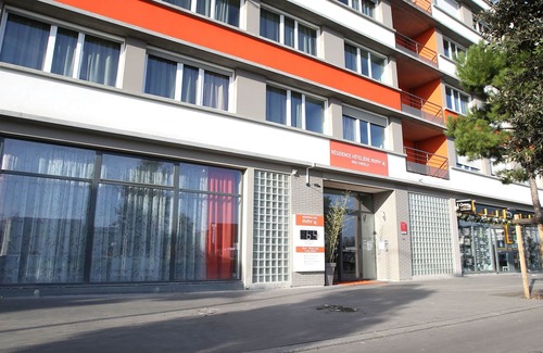 Chevilly-Larue Apartment | Retraite Modern 10 min de l'Aéroport|WIFI Inclus!