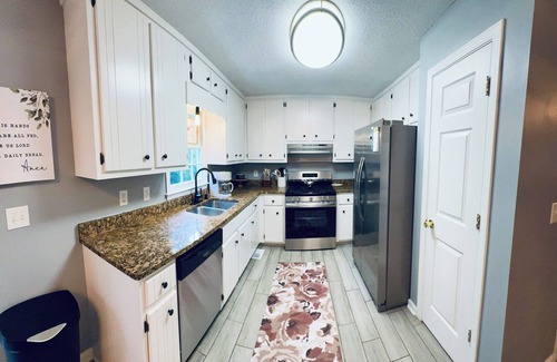 Acworth House | Retreat 4BR Sleeps 10 plus, 8miles from LakePoint, Red Top Mountain State Park