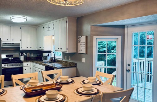 Acworth House | Retreat 4BR Sleeps 10 plus, 8miles from LakePoint, Red Top Mountain State Park