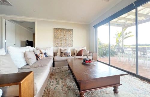 Sanctuary Lakes House | Retreat Andrew House