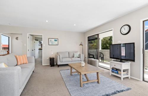 Russell House | Retreat at Tapeka Point - Russell Holiday Home